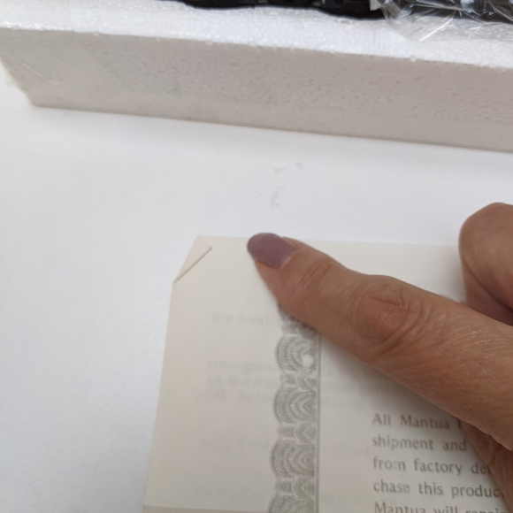 MANTUA New York Central 1650 Locomotive w Operating Headlight Engine 411-22 , HO - Picture 15 of 16